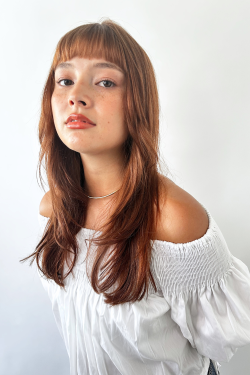 洗練さの中にどこか可愛らしさを兼ね備えたレイヤースタイル