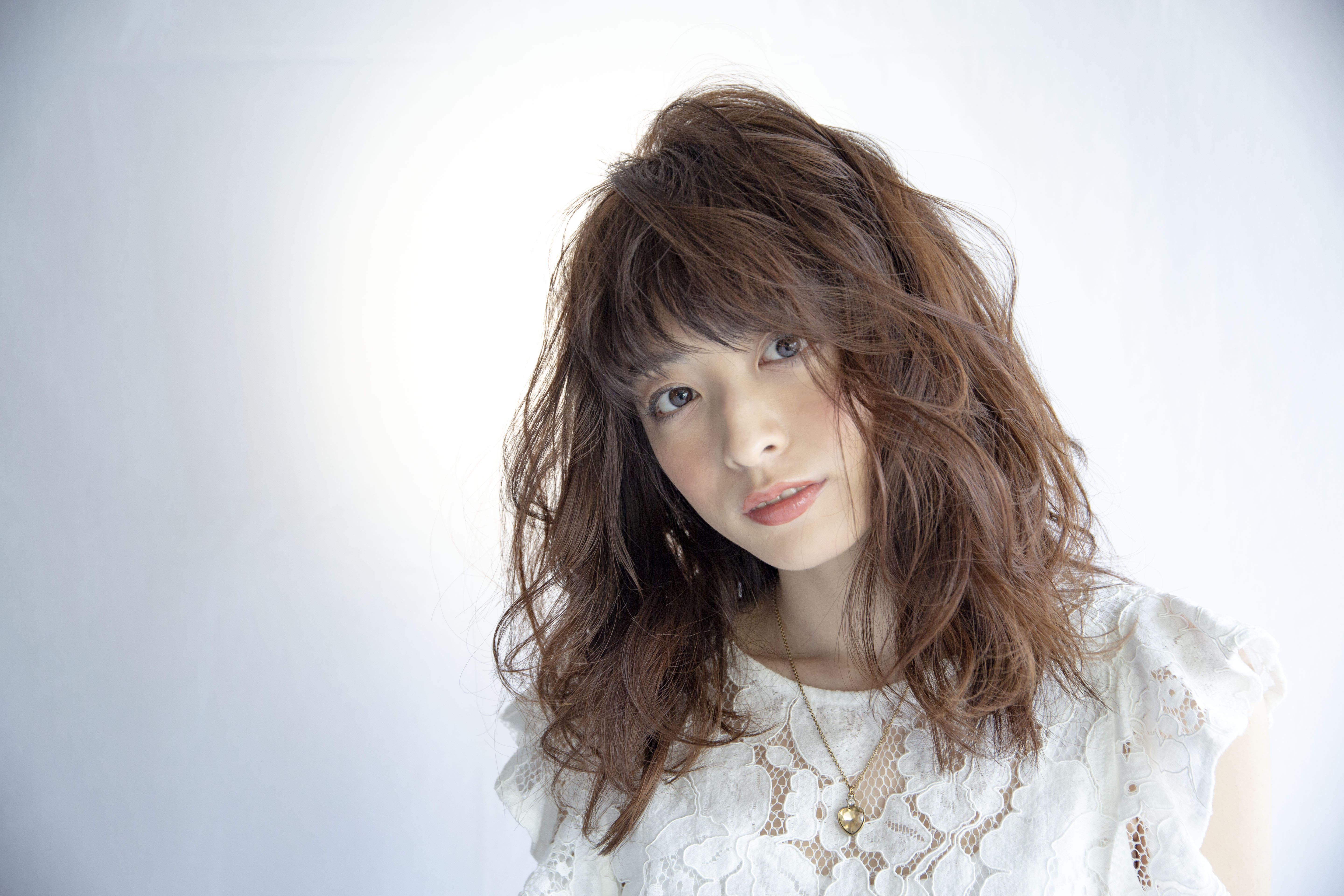 40代向け白髪 肌がくすんで見えるのは髪の濁りが原因です ブログ 銀座美容室カロン銀座 Calon ヘアカラーサロン 40代向け白髪 肌がくすんで見えるのは髪の濁りが原因です ブログ 銀座美容室カロン銀座 Calon ヘアカラーサロン