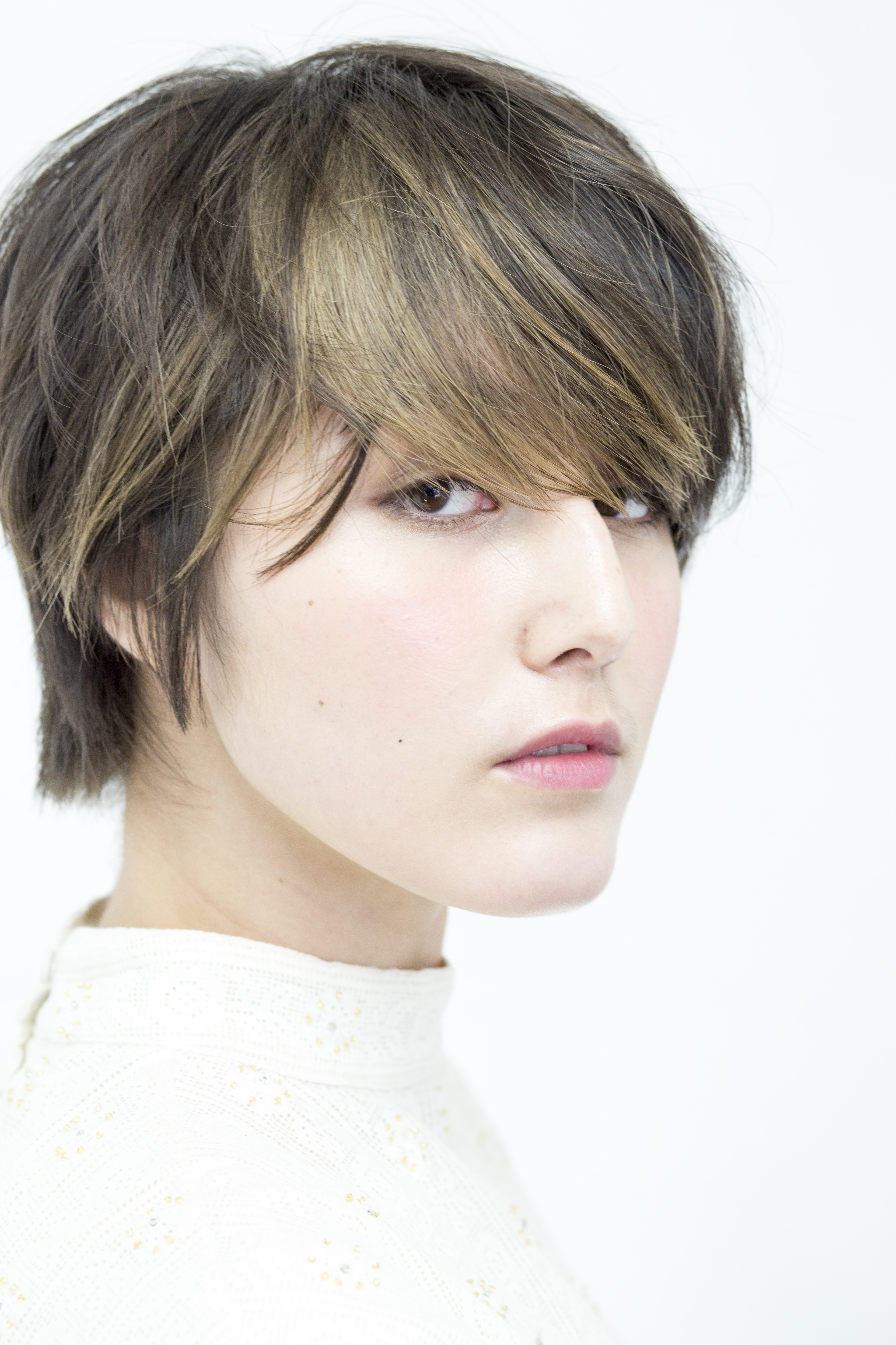 グレイカラーとは 白髪染めの疑問 ブログ 銀座美容室カロン銀座 Calon ヘアカラーサロン グレイカラーとは 白髪染めの疑問 ブログ 銀座美容室カロン銀座 Calon ヘアカラーサロン