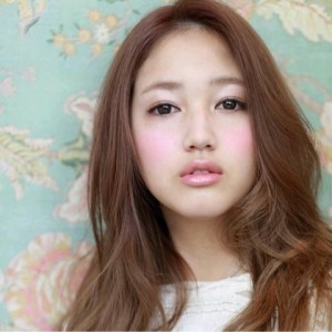 明るいアッシュベージュ